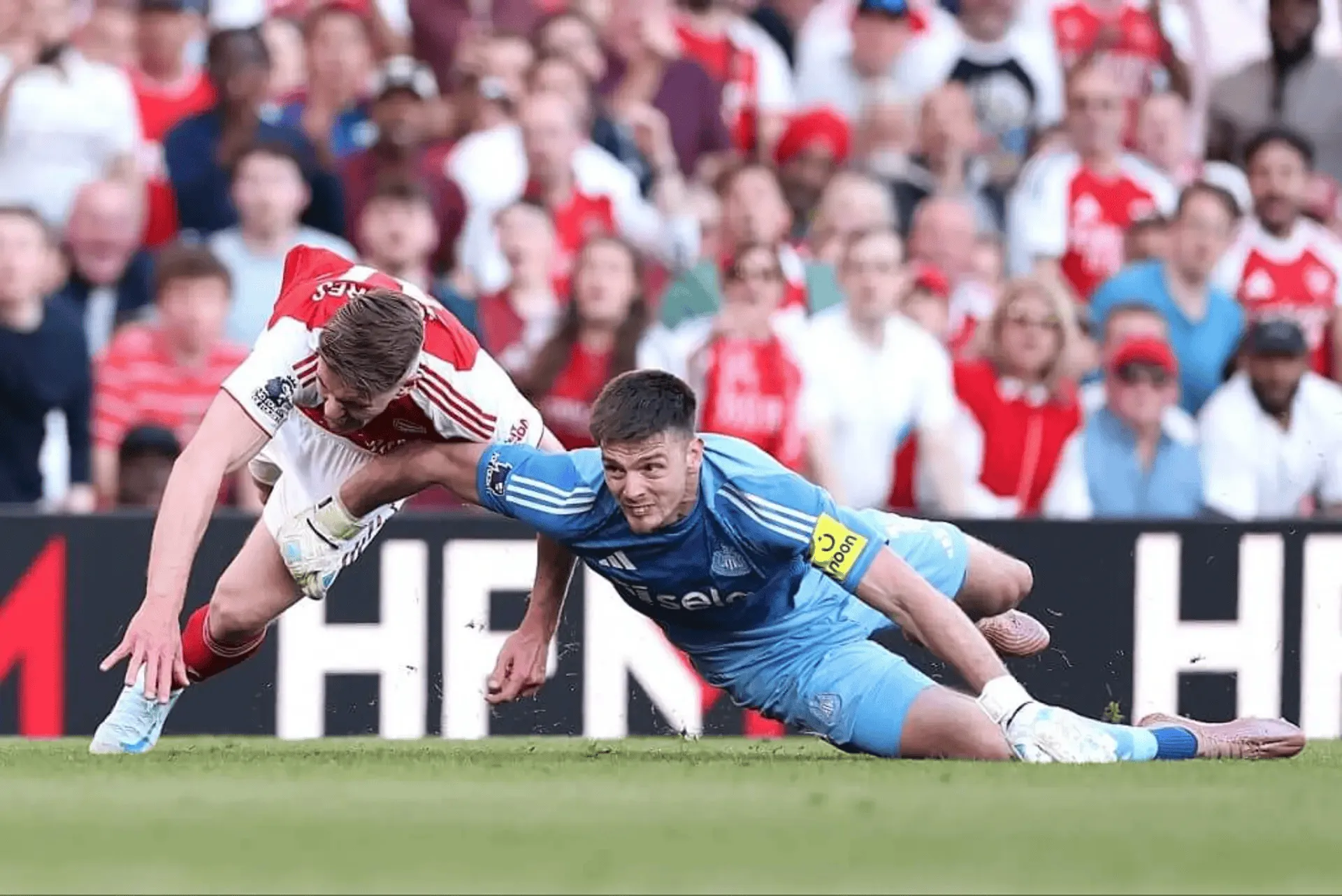 开云部门-波普禁区外放倒哲凯，英超官方：不构成DOGSO，VAR确认黄牌